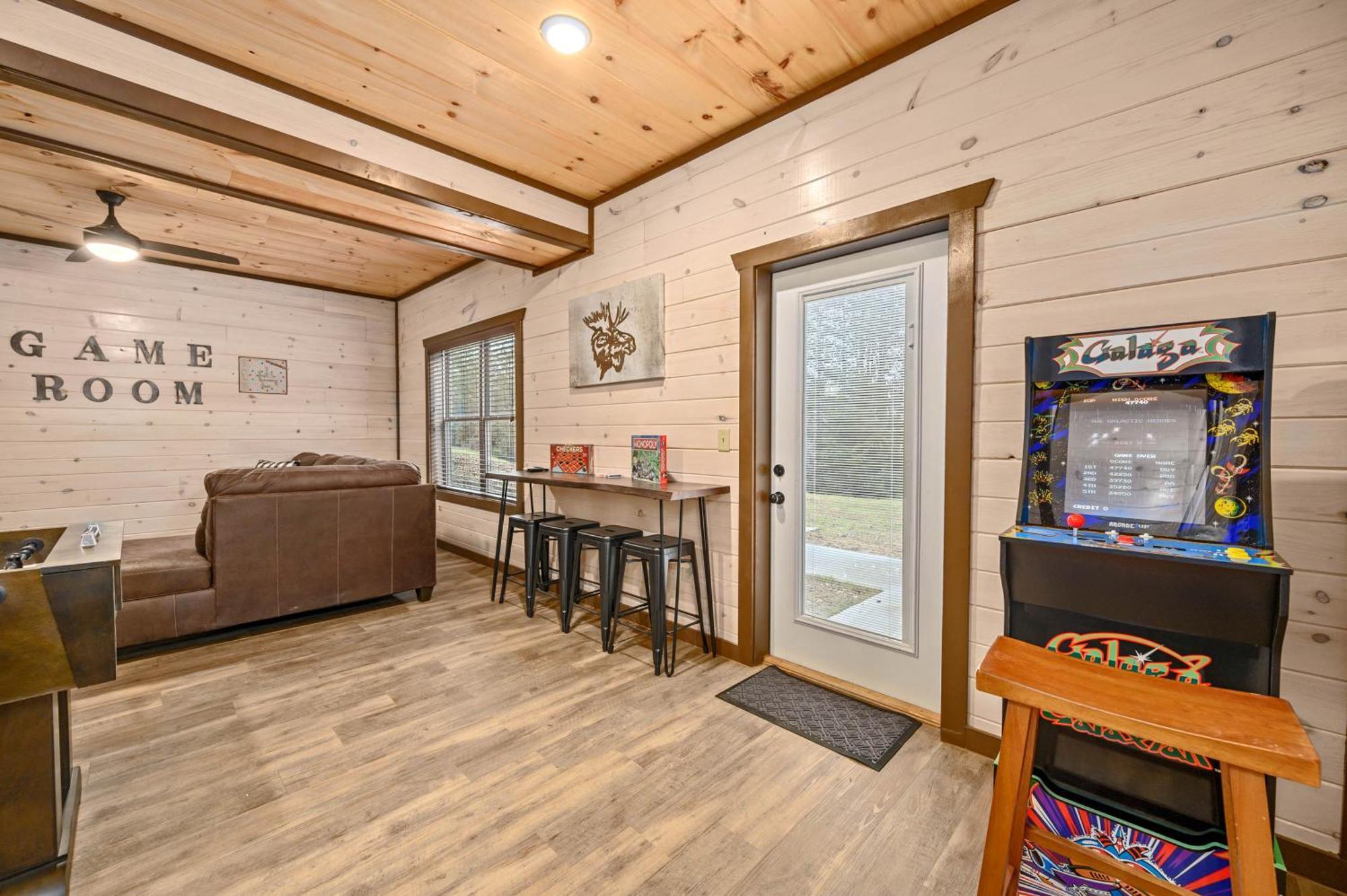 Luxury 3-Br Cabin Minutes From Parkway With Game Room And Hot Tub Pigeon Forge Exterior photo